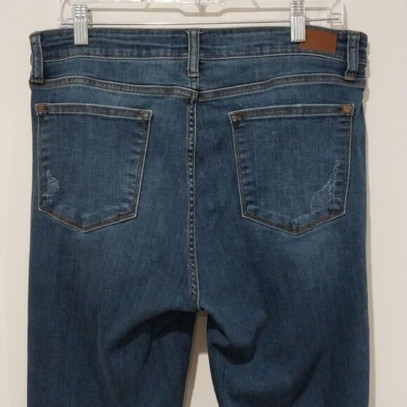 Judy Blue Jeans Women's Size 15/32 Relaxed Fit Denim Whiskering Distressed - Picture 6 of 16